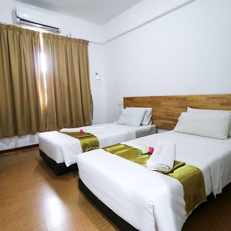 Am Transit Inn, Kuala Terengganu Exterior photo